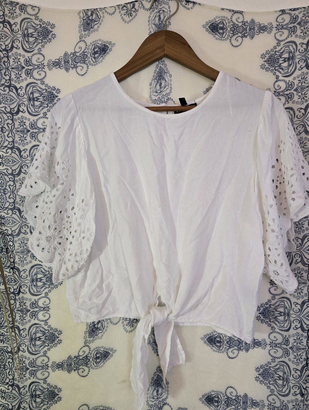 4/$15 Style Envy XL White Eyelet Sleeve Tie Front Blouse
